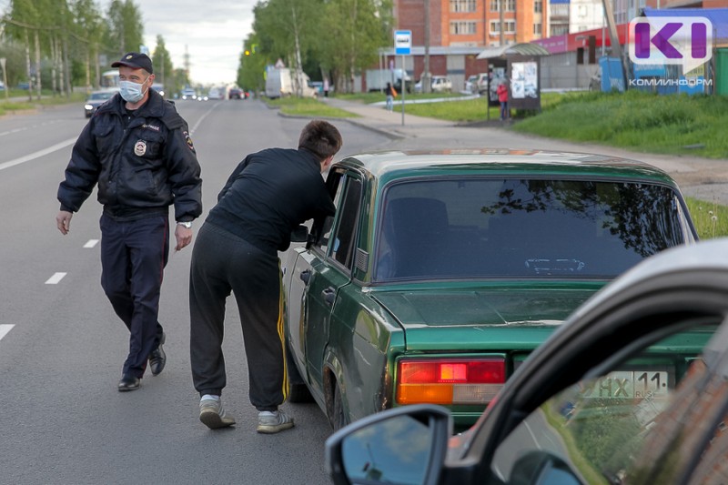 20-летний житель Сосногорска решил удивить девушку и угнал автомобиль