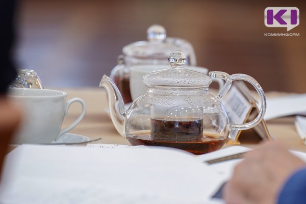 Чай с кедровыми орехами и взвар из сухофруктов защитят от осенней простуды - Роспотребнадзор 