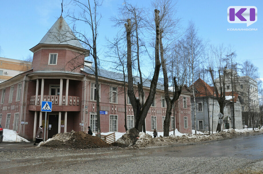 Сыктывкар архангельск. Деревяшки Сыктывкар. Октябрьский проспект Сыктывкар деревяшки. Сыктывкар деревянные дома. Сыктывкар деревянный дом.