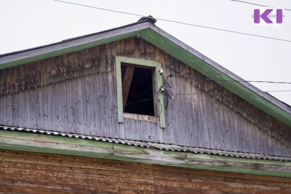 В Ухте пенсионерка не дождалась отклика властей и сама отремонтировала крышу