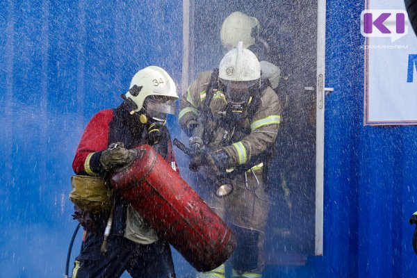 В Сосногорском районе огнеборцы ликвидировали пожар в дачном доме и предотвратили взрыв газового баллона