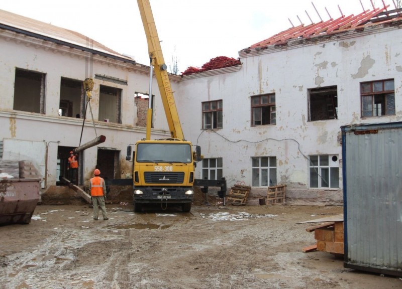 В Сыктывкаре продолжается ремонт Пушкинской гимназии