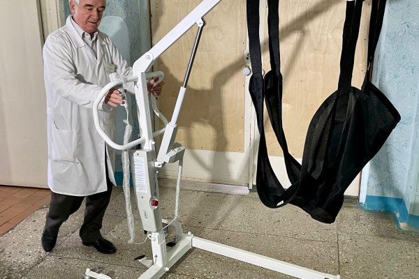 Интинская больница получила медоборудование для транспортировки тяжелобольных пациентов

