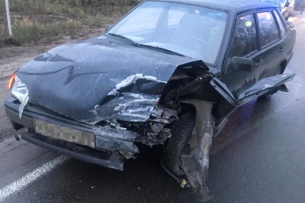 В Сыктывкаре водитель Toyota спровоцировал столкновение ВАЗа и Mercedes