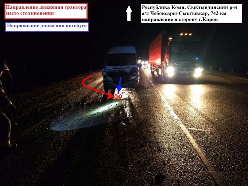 В Сыктывдине столкнулись трактор "Беларусь" и Mercedes-Benz