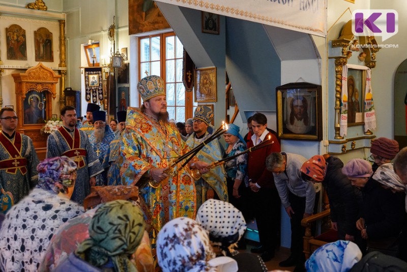 Православные Сыктывкара встретили престольный праздник Казанской иконы Божией матери