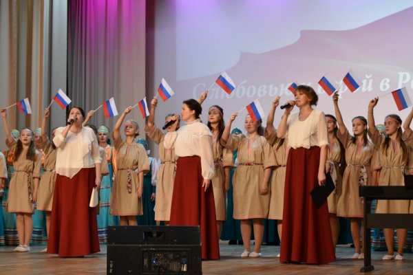 В Ижме на благотворительном концерте собрали 55 тысяч рублей в поддержку военнослужащих