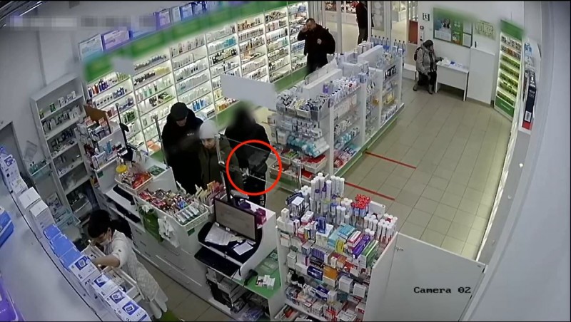 Полицейские Воркуты задержали подозреваемую в краже из аптеки