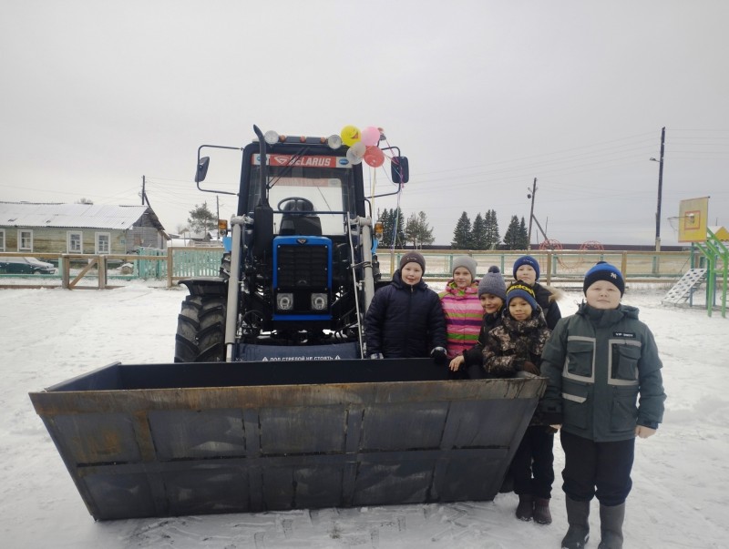 В Усть-Цилемском районе выполнен наказ избирателей: для школы села Хабариха приобретен новый трактор
