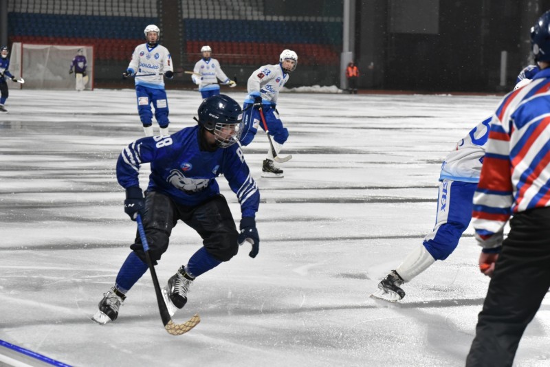 В Сыктывкаре завершился турнир по хоккею с мячом, посвященный 75-летию "Строителя"