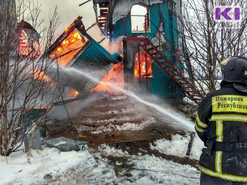 За минувшие сутки в Коми сгорели магазин, дом и дача