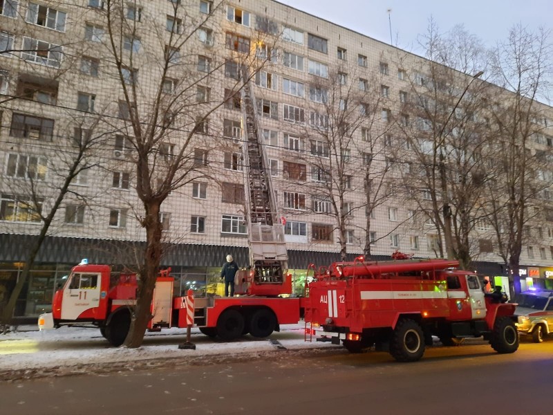 В Сыктывкаре эвакуировали 27 человек из горящего дома