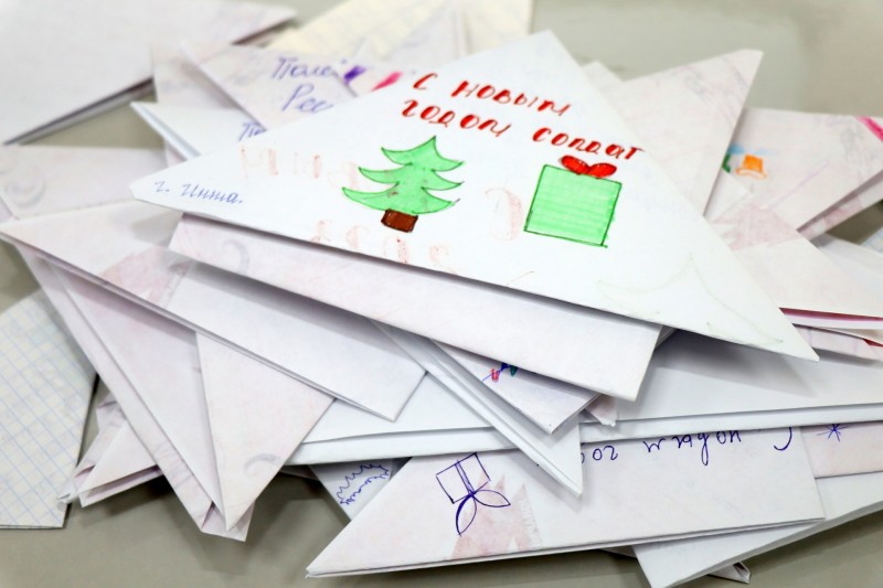 "Письмо солдату": интинские школьники написали участвующим в спецоперации бойцам письма со словами поддержки