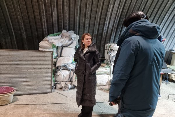 Глава Минприроды Коми проверила, куда уходит пластик из желтых контейнеров в Ухте и Сосногорске