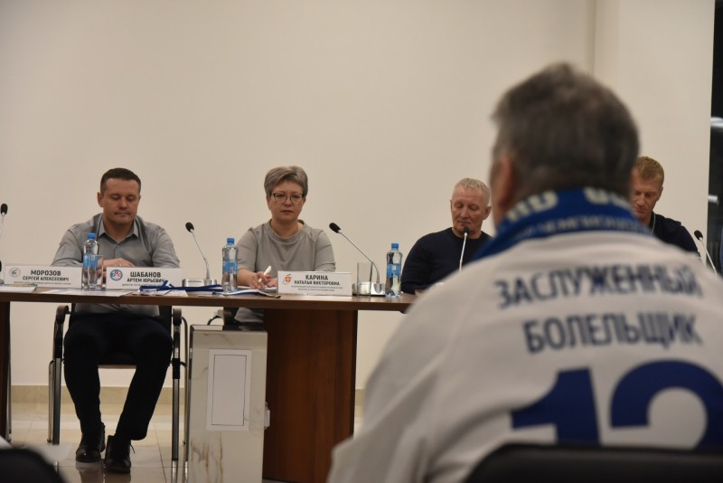 Тренерский штаб ХК "Строитель-Сыктывкар" рассказал болельщикам о подготовке к сезону  
