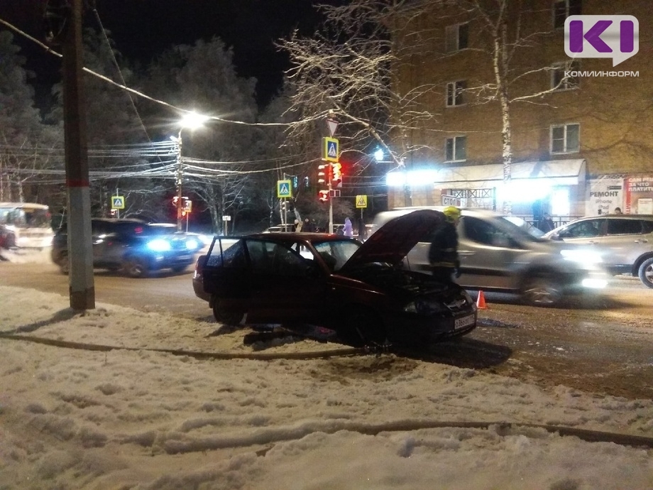 В новосибирске загорелся автомобиль