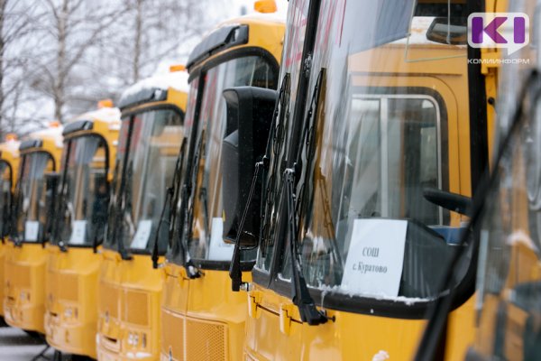 В Коми дополнительно поступит еще 9 школьных автобусов и столько же машин скорой помощи