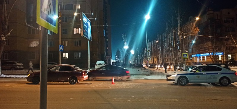 В Сыктывкаре водитель Chevrolet Lanos сбил девушку на пешеходном переходе