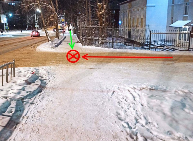 В Сыктывкаре водитель Nissan X-Trail сбил пешехода и скрылся с места ДТП