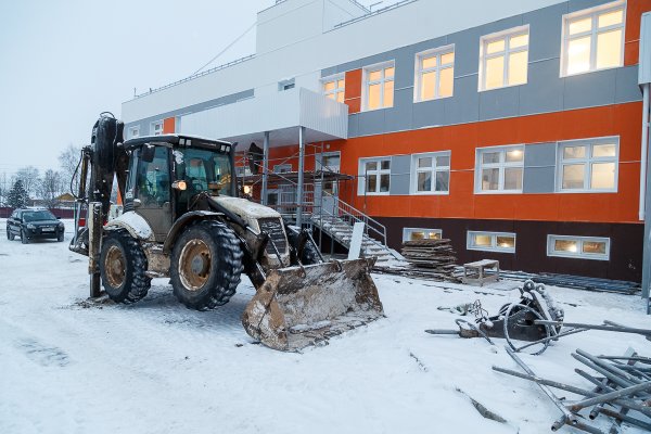 Владимир Уйба проинспектировал строительство детского сада в сыктывкарском микрорайоне Кочпон-Чит

