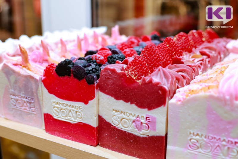 Адвент-календари с косметикой, бриллианты и пижамы: самые яркие новогодние подарки "для неё" в Сыктывкаре 