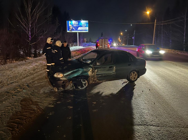 В Сыктывкаре водитель BYD выехал на встречную полосу и врезался в Chevrolet Lanos 