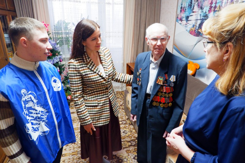 "Единая Россия" поздравляет ветеранов Великой Отечественной войны с Новым годом

