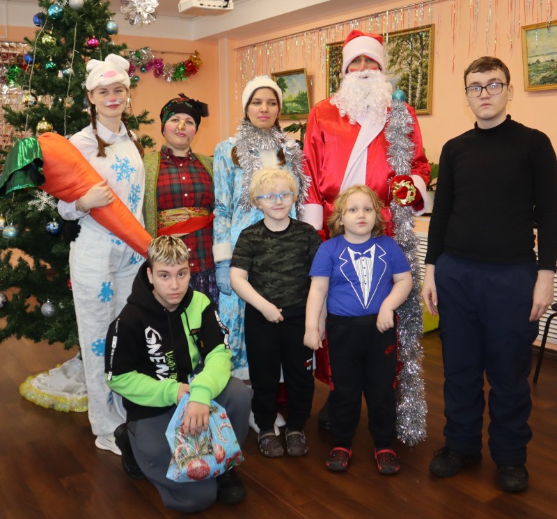Сотрудники Монди СЛПК в преддверии Нового года сделали подарки воспитанникам детских домов и реабилитационных центров Сыктывкара