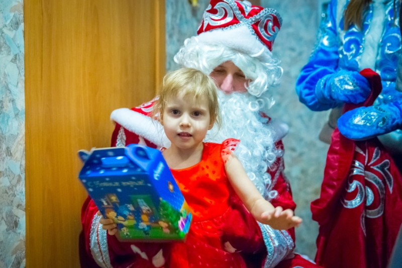 В канун новогодних каникул работники ООО "Газпром трансгаз Ухта" провели благотворительную акцию "Праздник – детям"