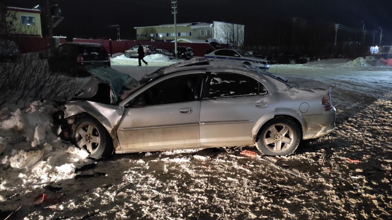 В Сыктывкаре после столкновения с УАЗ "Патриот" водитель и пассажирка Dodge получили травмы