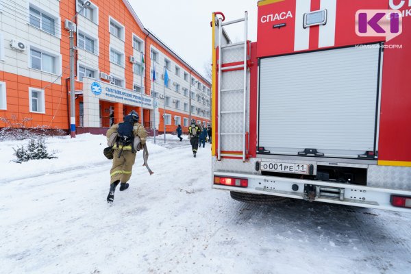 На пожаре в Сыктывкаре спасли пятерых человек