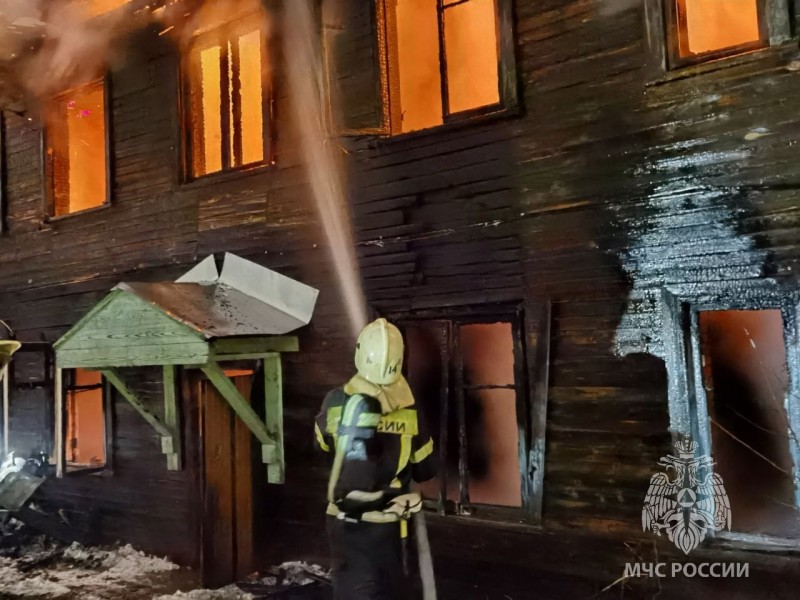 В сыктывкарском м. Лесозавод вновь горел многоквартирный дом