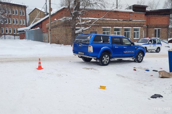 В Сосногорске злостный нарушитель ПДД на Ford Ranger задним ходом сбил женщину
