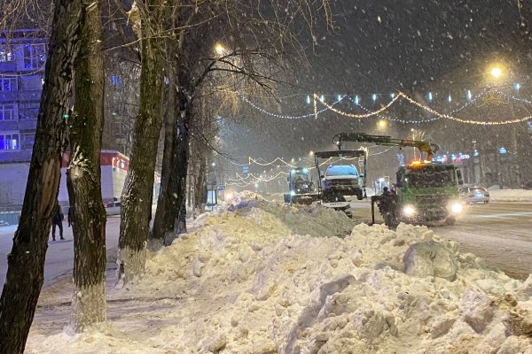 В Сыктывкаре во время уборки снега эвакуировали два автомобиля 