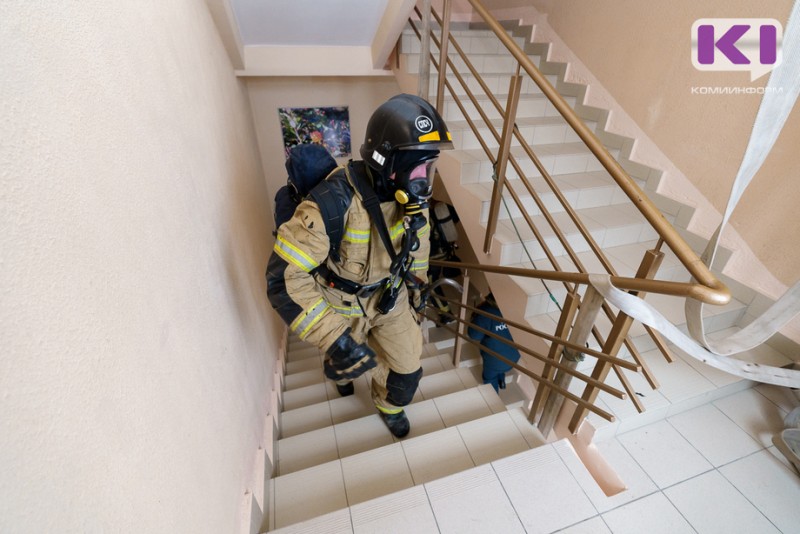 В Печоре на пожаре в многоквартирном доме эвакуировали 10 человек