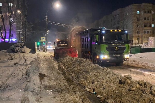 В Сыктывкаре за сутки с улиц города вывезли почти четыре тысячи кубометров снега