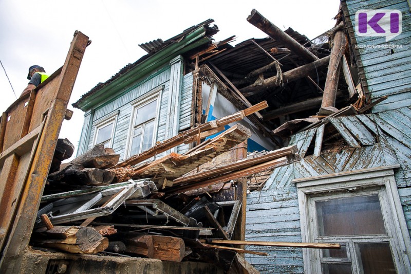 В сыктывкарском поселке признан аварийным деревянный дом