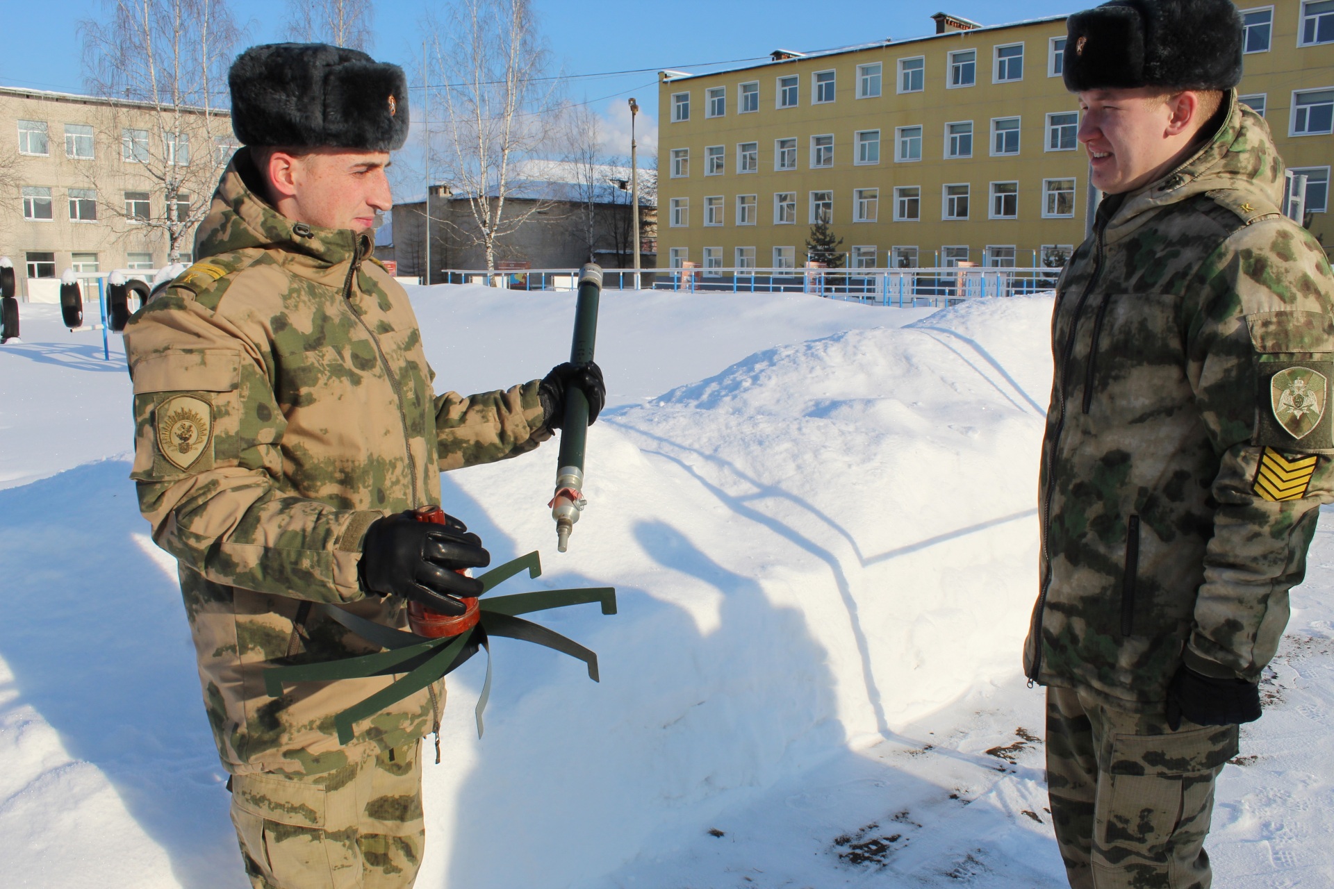 Курсанты Пермского института Росгвардии прошли стажировку в Сыктывкаре |  Комиинформ