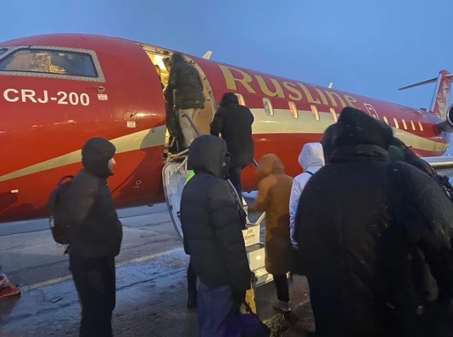 Самолет компании "Руслайн" совершил вынужденную посадку в Усинске 
