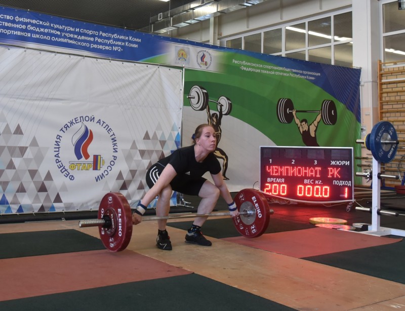Екатерина Исакова и Сергей Борисов стали абсолютными чемпионами Коми по тяжелой атлетике