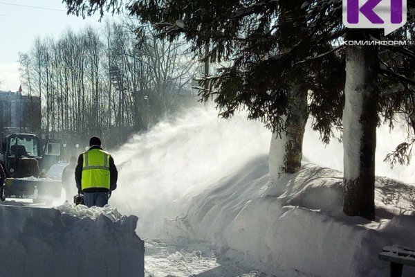 Коммунальщики Сыктывкара приводят город в порядок после зимы
