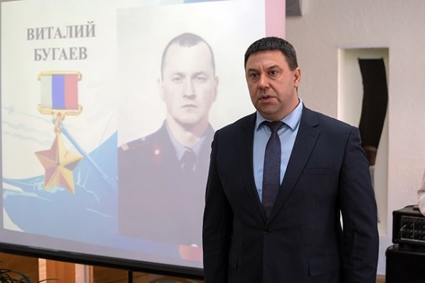 Песков назвал решение мэра Воркуты Шапошникова пойти служить в зону СВО достойным уважения