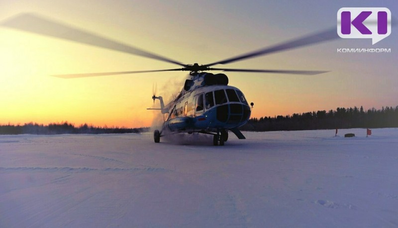 В Усинске на Гнилых болотах вертолет искал пропавших людей 