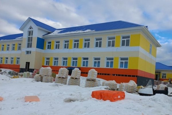 Новая школа-детский сад в Усть-Ижме готова на 78%