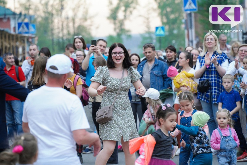 Путин поручил перенести празднование Дня молодежи на последнюю субботу июня
