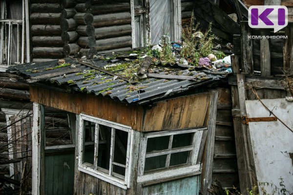 В Сыктывкаре инвалид вынужден жить в аварийном доме 