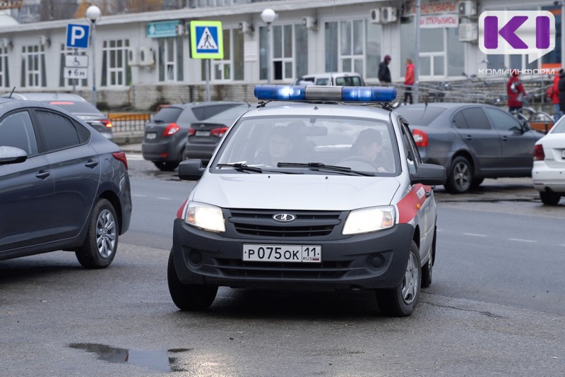 В сыктывкарском кафе задержали агрессивную женщину с электрошокером