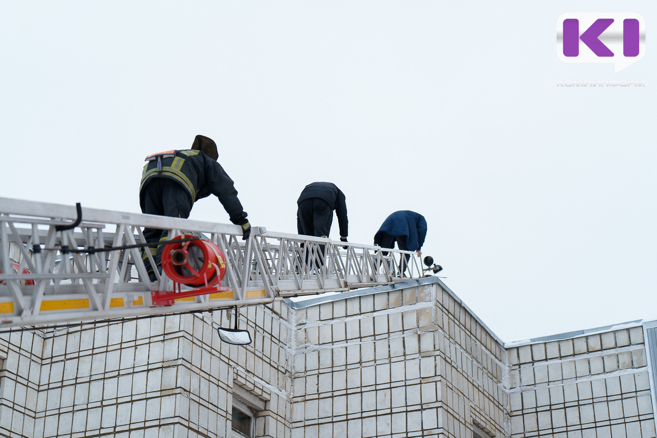 Пожар в Ухте вынудил 35 человек покинуть квартиры | Комиинформ