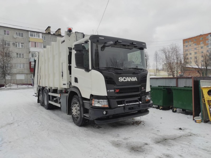 В Усинске продолжается замена контейнерного парка, а на маршруты вышли новые современные мусоровозы

