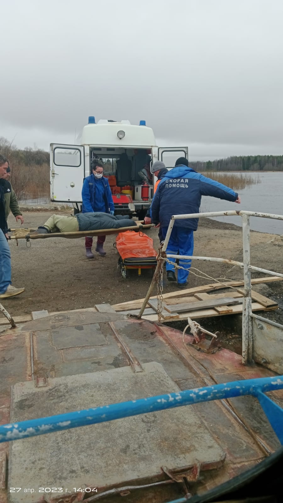 В Прилузье спасатели эвакуировали четырех пациентов и перевезли по  бездорожью пожарных | Комиинформ